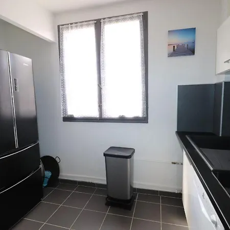 Apartment 3 Pieces Climatise Avec Terrasse, Parking Prive, A 100m De La Plage, 7 Couchages - Fr-1-307-148