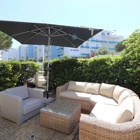 3 Pieces Climatise Avec Terrasse, Parking Prive, A 100m De La Plage, 7 Couchages - Fr-1-307-148 * Le Grau-du-Roi