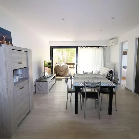 3 Pieces Climatise Avec Terrasse, Parking Prive, A 100m De La Plage, 7 Couchages - Fr-1-307-148 * Le Grau-du-Roi