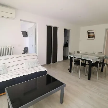 3 Pieces Climatise Avec Terrasse, Parking Prive, A 100m De La Plage, 7 Couchages - Fr-1-307-148